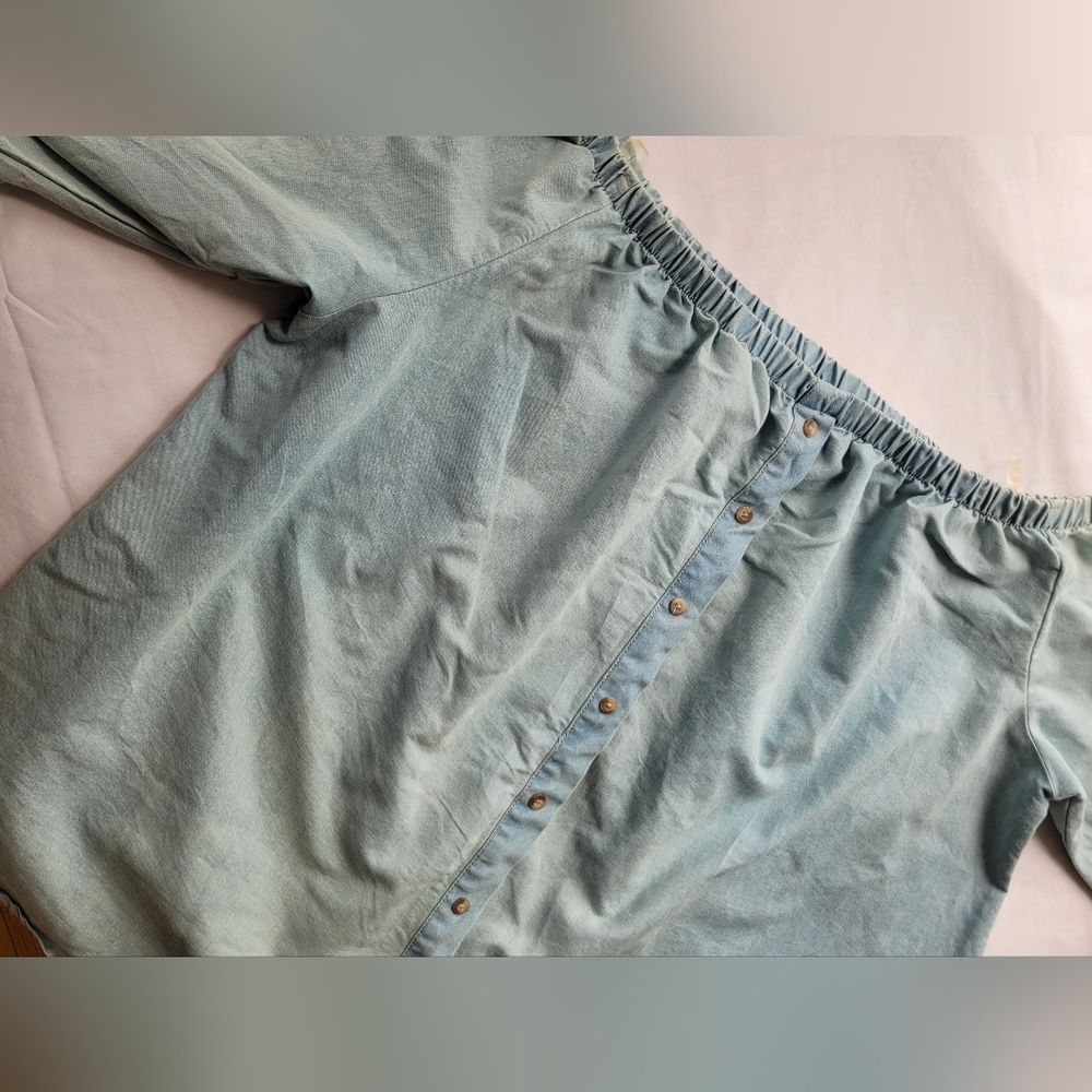 2X Rue+ Denim Off-Shoulder Top - Picture 2 of 7